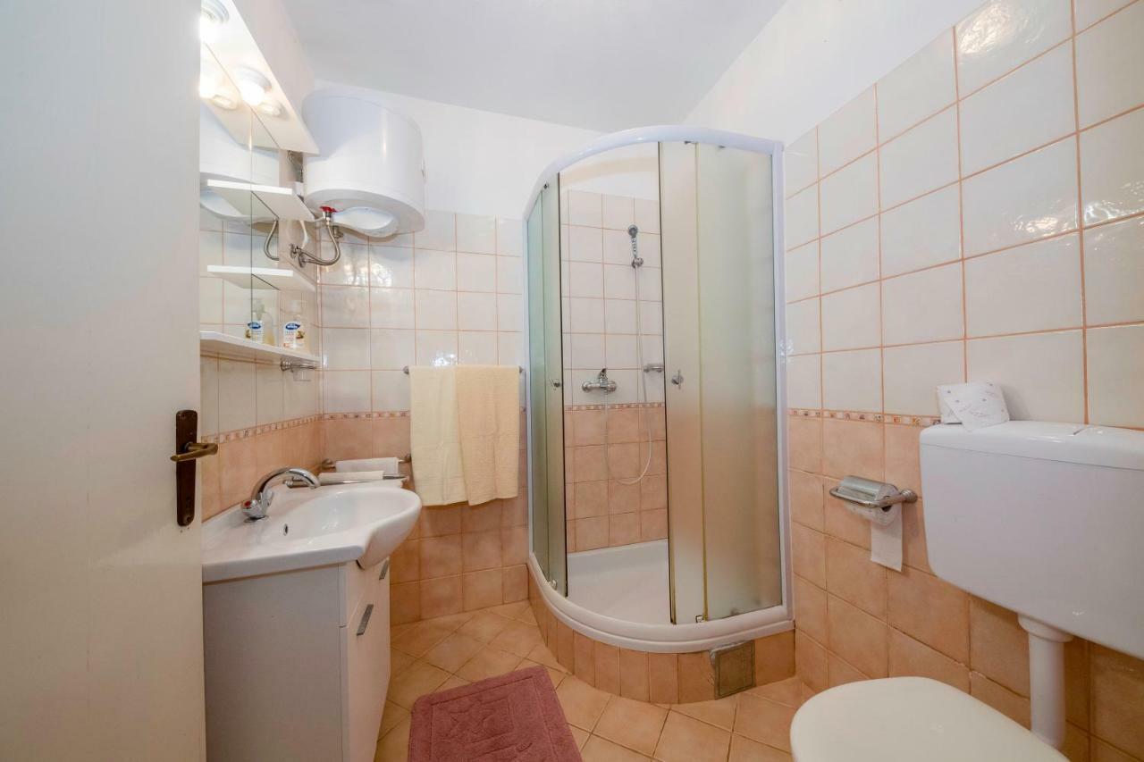 Lero Apartment Banjol Екстериор снимка